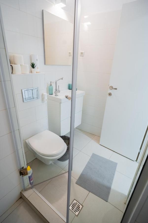 One Bedroom Flat In Bucharest'S Historic District Экстерьер фото