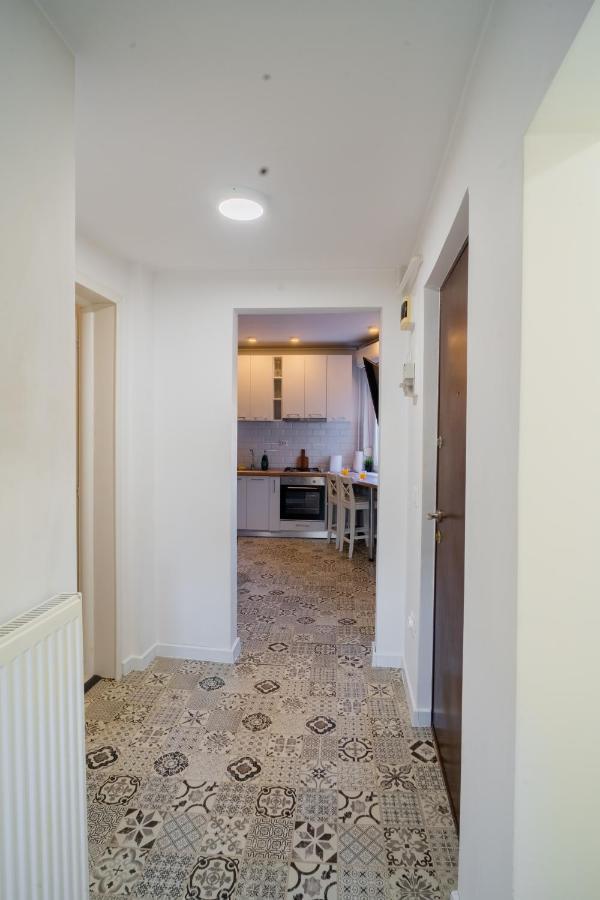 One Bedroom Flat In Bucharest'S Historic District Экстерьер фото