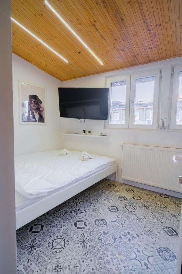 One Bedroom Flat In Bucharest'S Historic District Экстерьер фото