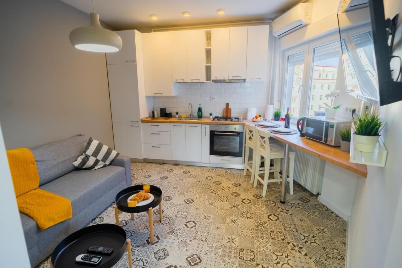 One Bedroom Flat In Bucharest'S Historic District Экстерьер фото